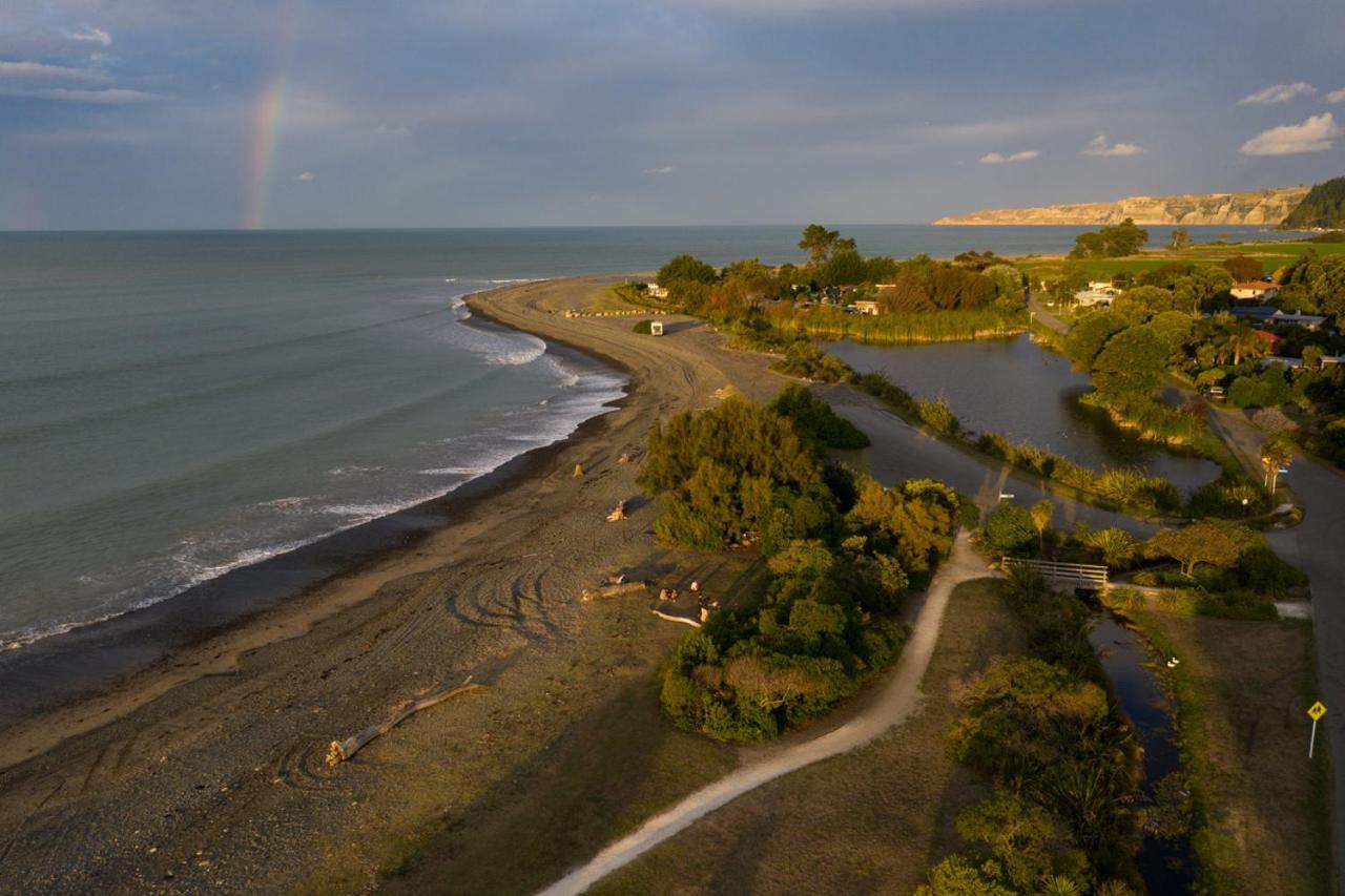 Beach Front Wine Makers Cottage Te Awanga ภายนอก รูปภาพ
